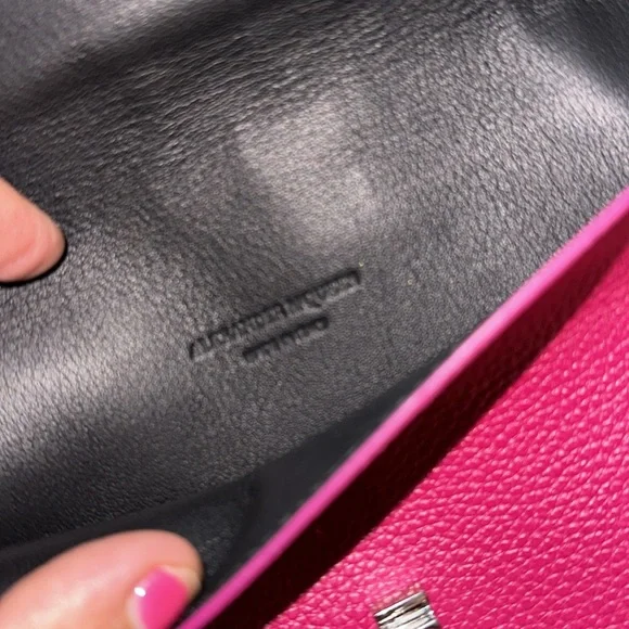 Authentic Alexander McQueenSkull leather clutch
Hot pink Leather - Picture 5 of 6